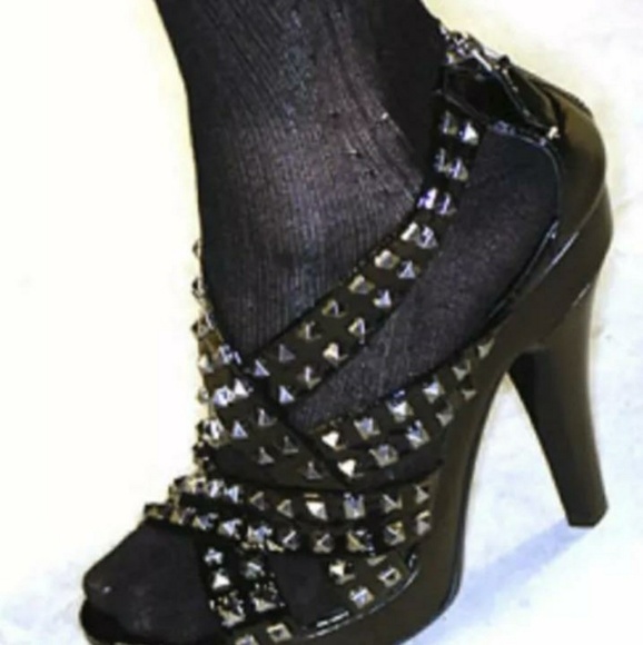 ⬇️PRICE DROP⬇️ Sexy👠💥Burberry Runway Heels💥 - Picture 2 of 8